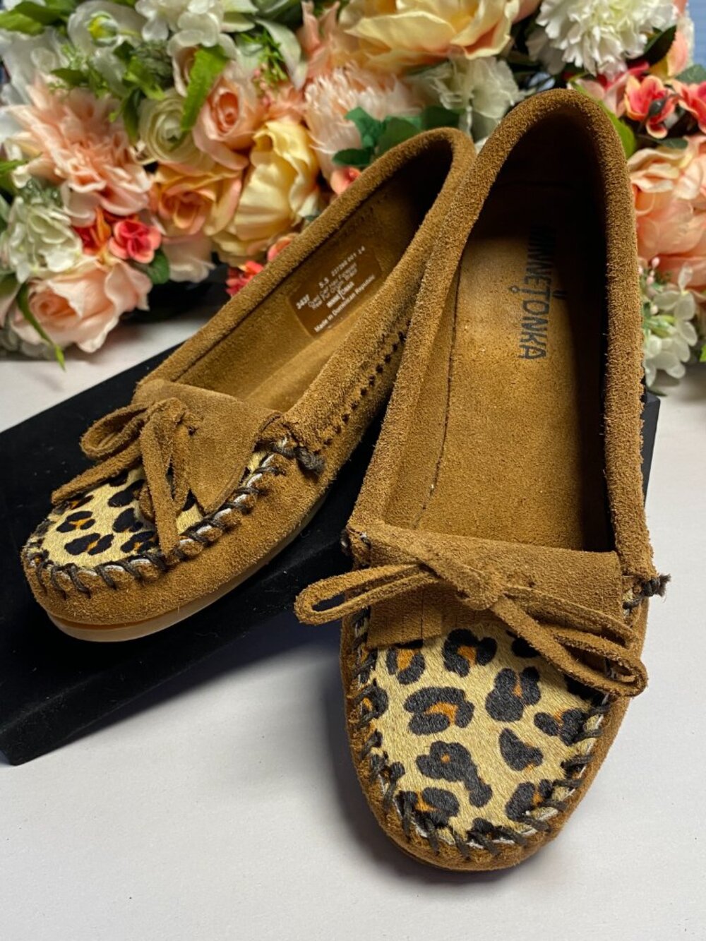 Minnetonka 343F Leopard Kilty Suede Calf Hair Moccasins Brown Women’s Size 5.5